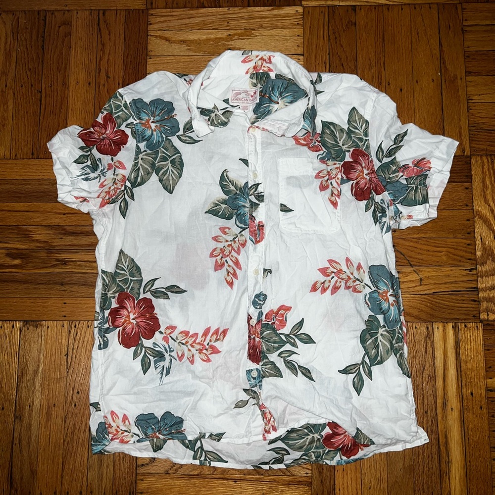 American Eagle Outfitters White and Red Casual Button Down Shirt